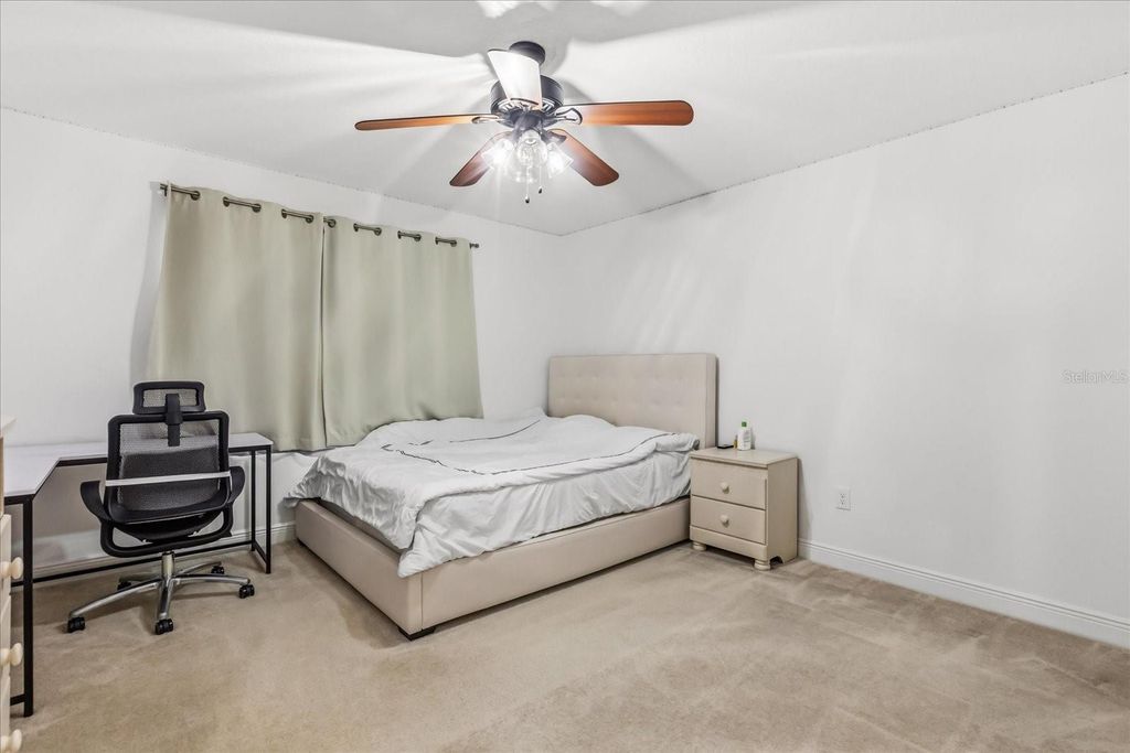 Image 15 of property listing at 10536 CABBAGE TREE LOOP, Orlando, FL 32825