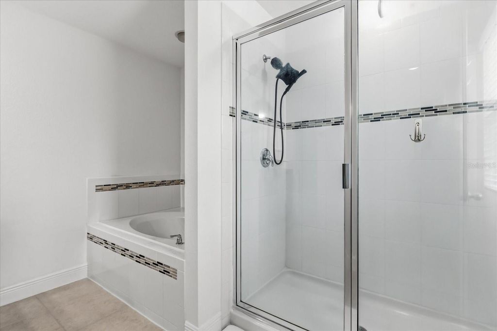 Image 18 of property listing at 10536 CABBAGE TREE LOOP, Orlando, FL 32825