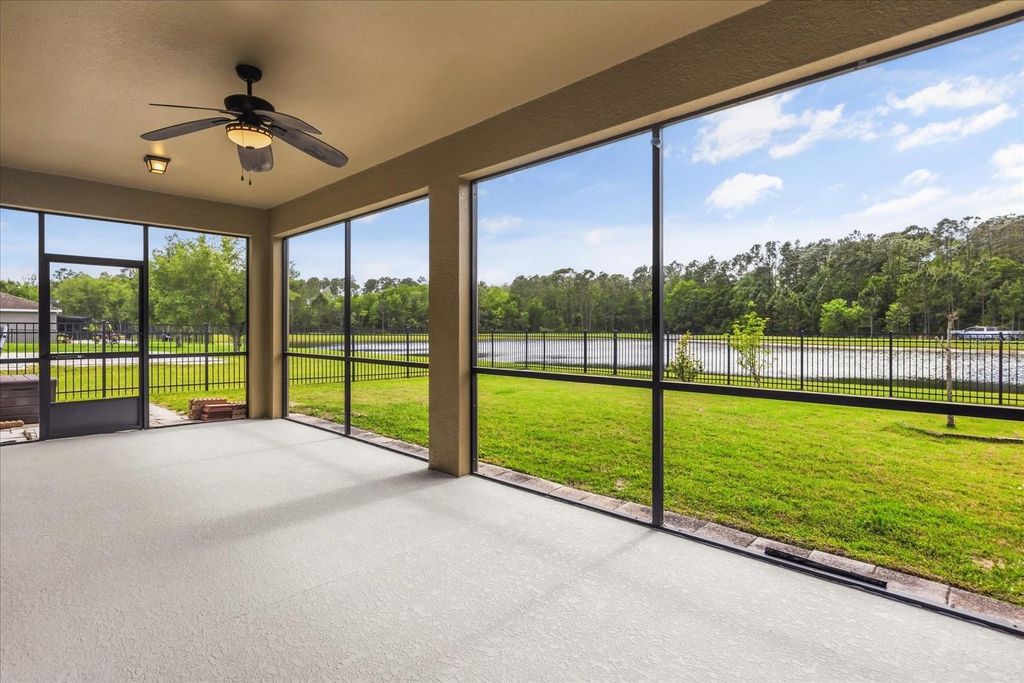 Image 3 of property listing at 10536 CABBAGE TREE LOOP, Orlando, FL 32825