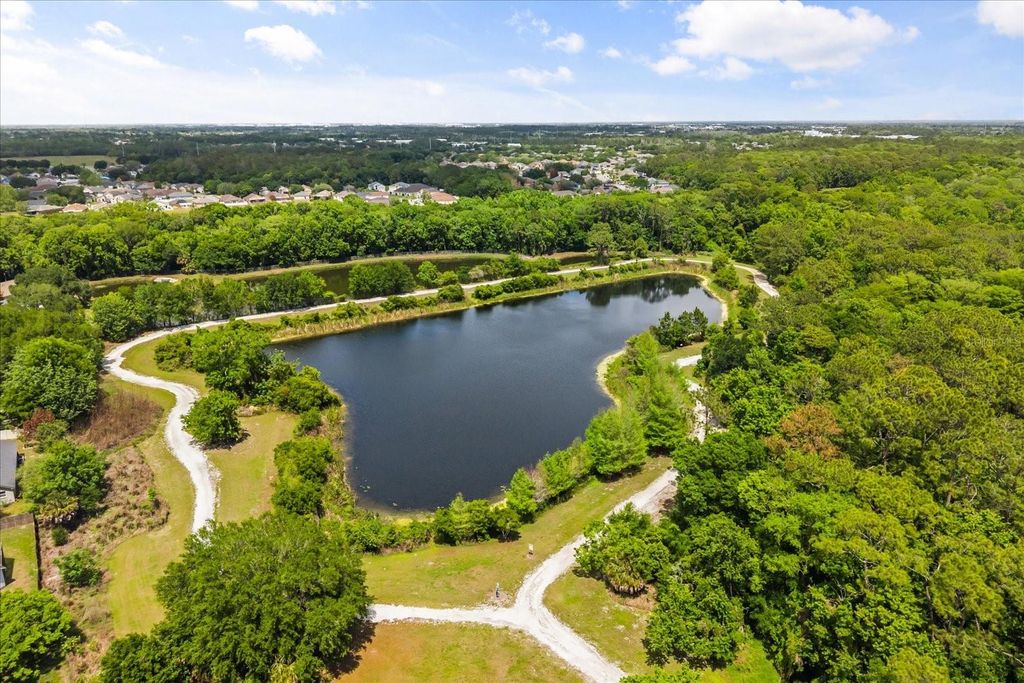 Image 21 of property listing at 10536 CABBAGE TREE LOOP, Orlando, FL 32825