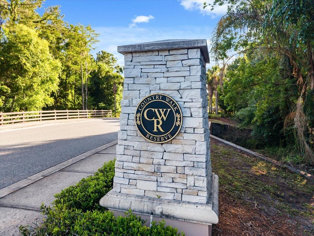 Image 22 of property listing at 10536 CABBAGE TREE LOOP, Orlando, FL 32825