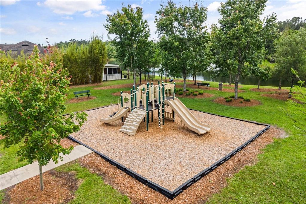 Image 23 of property listing at 10536 CABBAGE TREE LOOP, Orlando, FL 32825