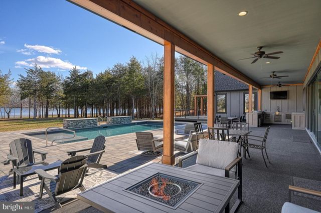 2642 PEACH GROVE RD, Louisa, VA 23093