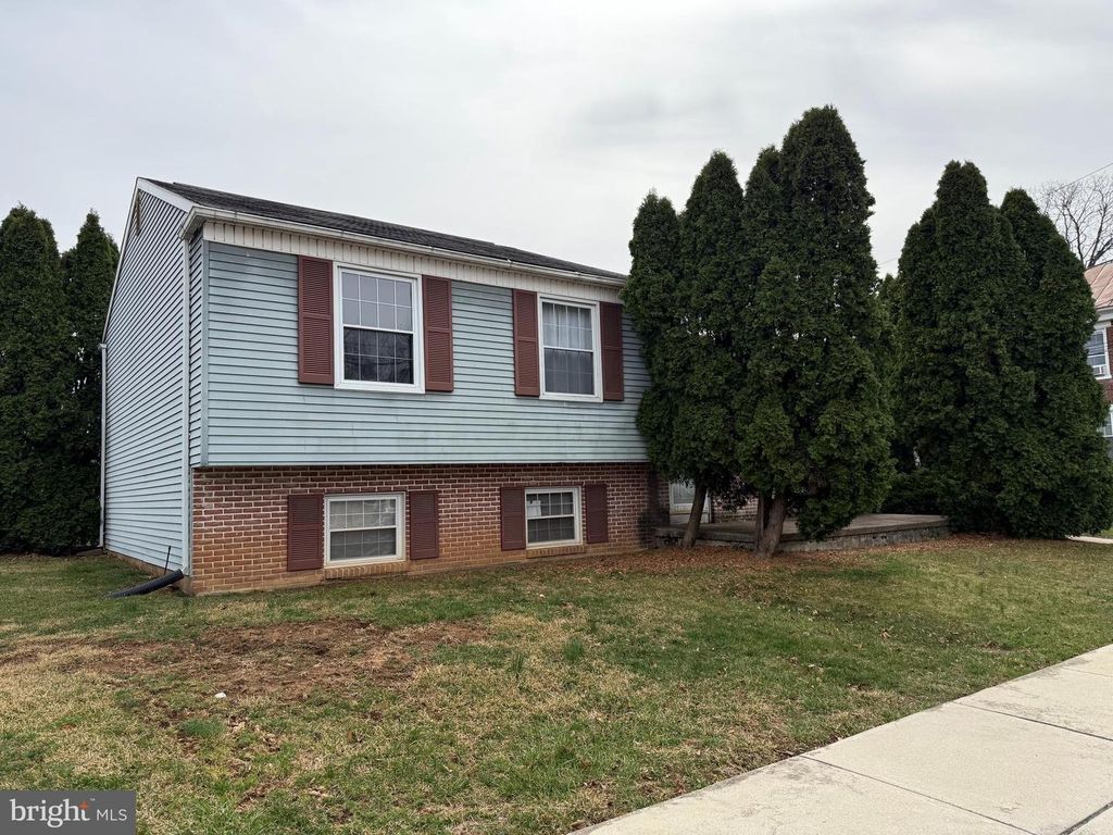 12 FRONT ST, Camp Hill, PA 17011