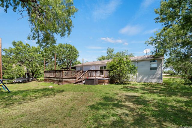 160 County Road 2664, Devine, TX 78016