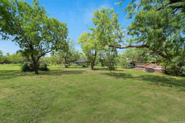 160 County Road 2664, Devine, TX 78016