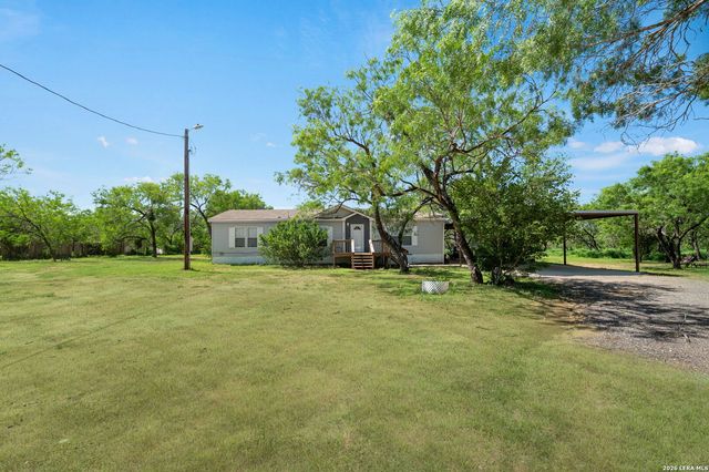 160 County Road 2664, Devine, TX 78016
