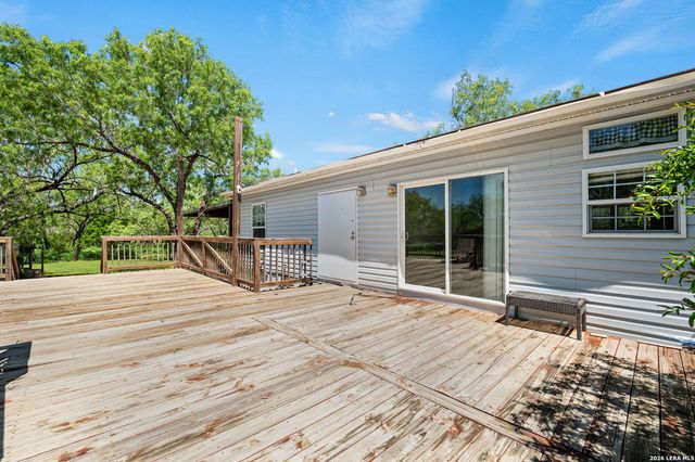 160 County Road 2664, Devine, TX 78016