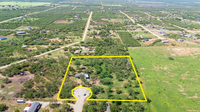160 County Road 2664, Devine, TX 78016