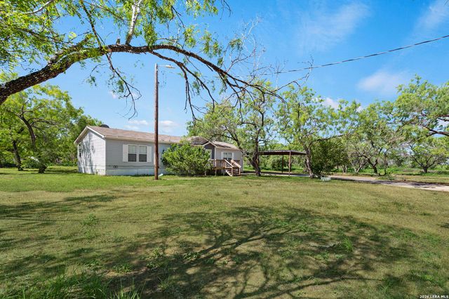 160 County Road 2664, Devine, TX 78016