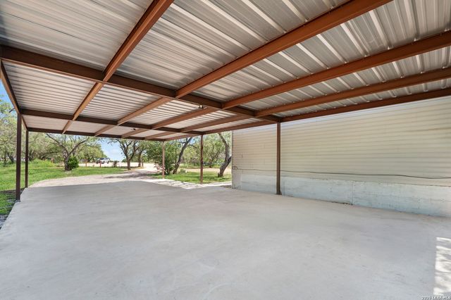 160 County Road 2664, Devine, TX 78016