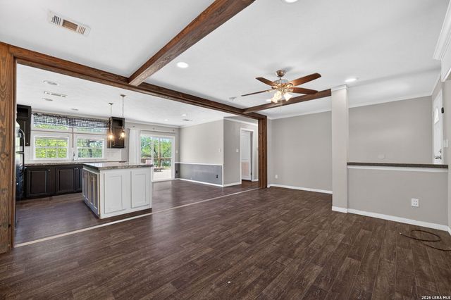 160 County Road 2664, Devine, TX 78016