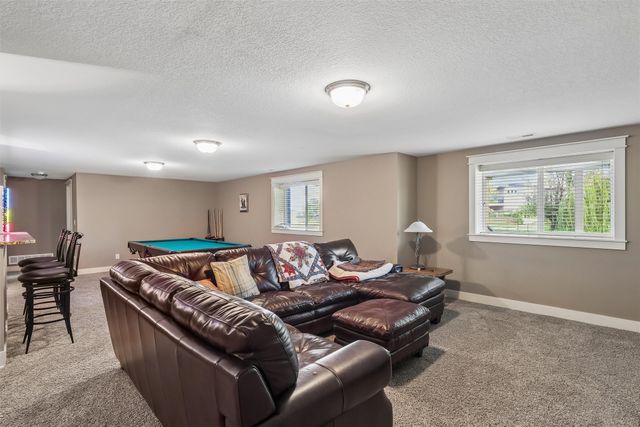 1634 NW Reinhart Drive, Ankeny, IA 50023