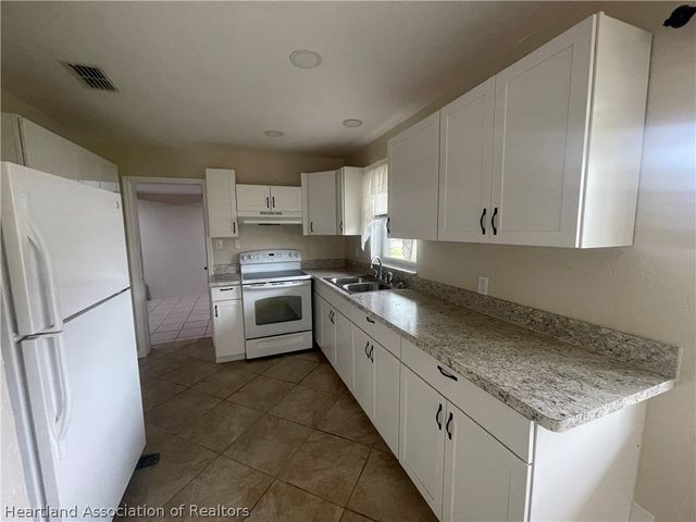 400 S Pine Avenue, Lake Placid, FL 33852