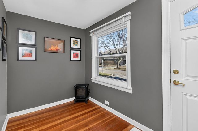 18 S Hudson Street, Westmont, IL 60559