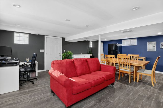 18 S Hudson Street, Westmont, IL 60559