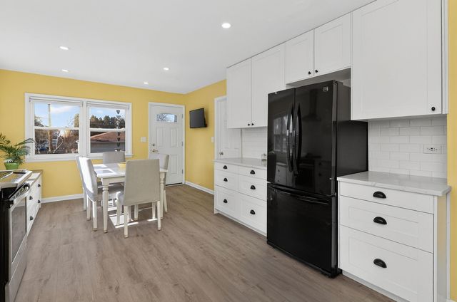 18 S Hudson Street, Westmont, IL 60559