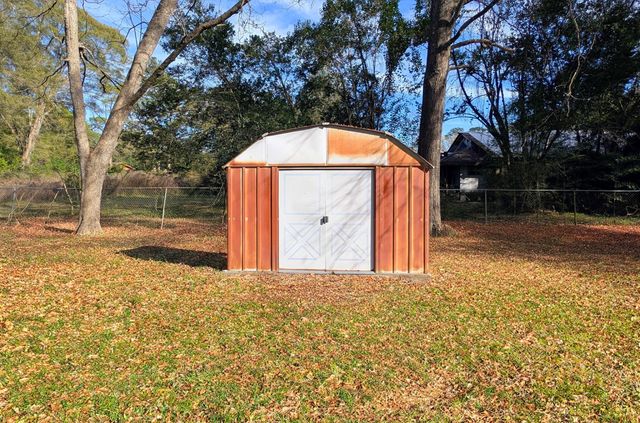 1019 Gill St., Columbia, MS 39429