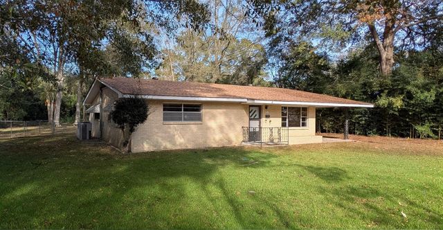 1019 Gill St., Columbia, MS 39429