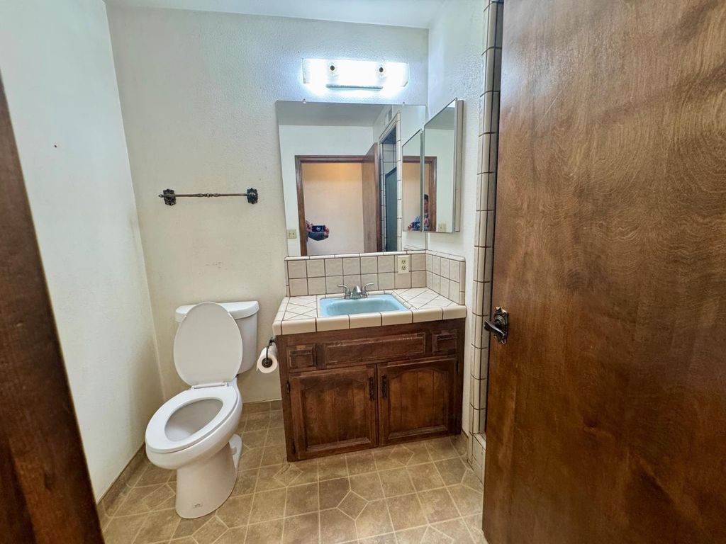 Image 21 of property listing at 17617 W Belmont Avenue, Kerman, CA 93630