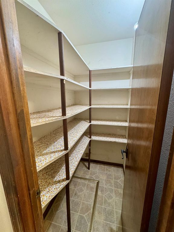 Image 6 of property listing at 17617 W Belmont Avenue, Kerman, CA 93630