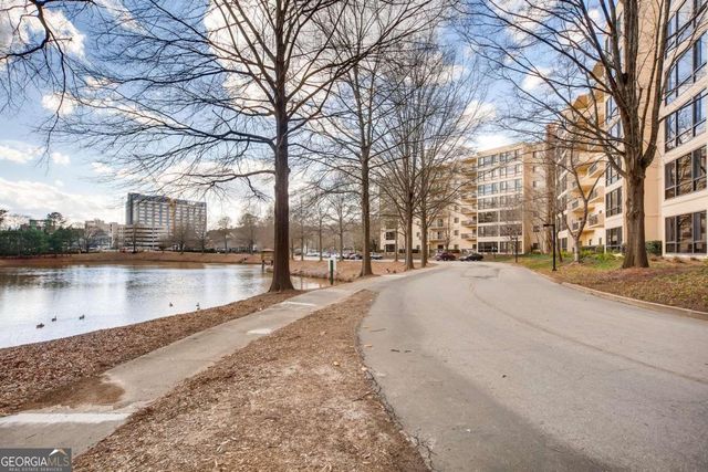 1800 Clairmont Lake A325, Decatur, GA 30033