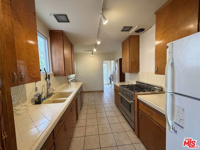 12207 Palms Boulevard, Los Angeles, CA 90066