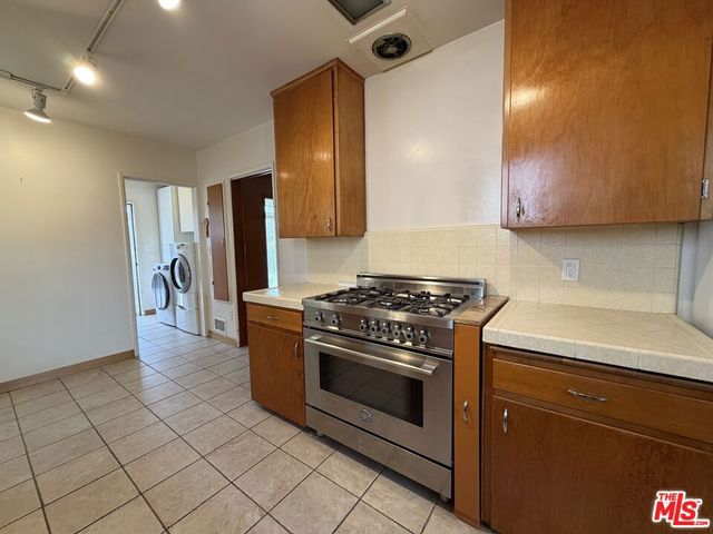 12207 Palms Boulevard, Los Angeles, CA 90066