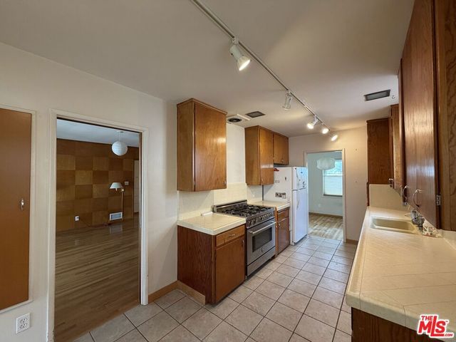 12207 Palms Boulevard, Los Angeles, CA 90066