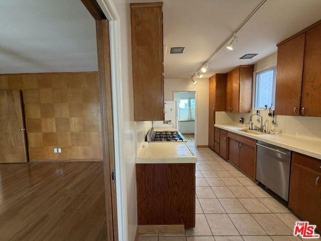 12207 Palms Boulevard, Los Angeles, CA 90066