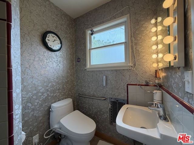 12207 Palms Boulevard, Los Angeles, CA 90066