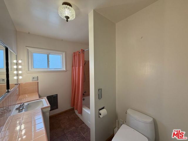 12207 Palms Boulevard, Los Angeles, CA 90066