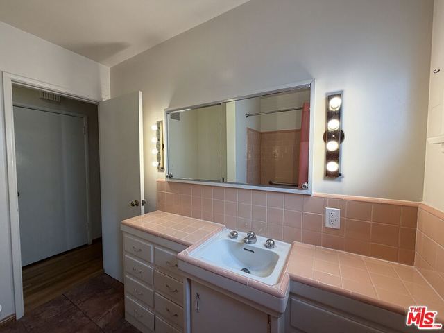 12207 Palms Boulevard, Los Angeles, CA 90066