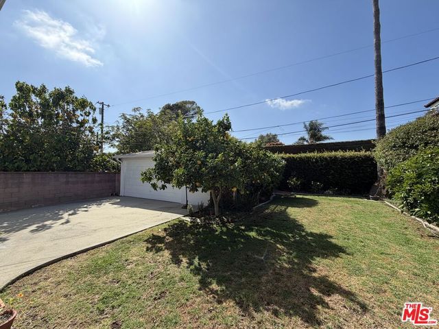 12207 Palms Boulevard, Los Angeles, CA 90066