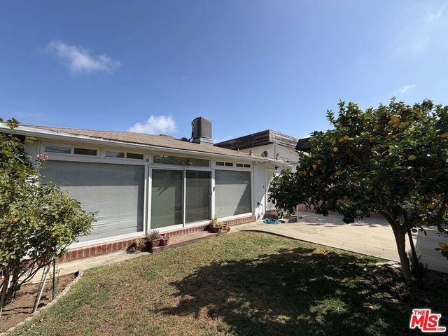 12207 Palms Boulevard, Los Angeles, CA 90066