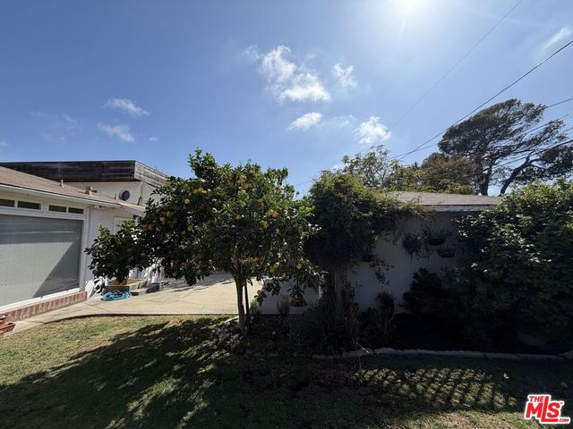 12207 Palms Boulevard, Los Angeles, CA 90066