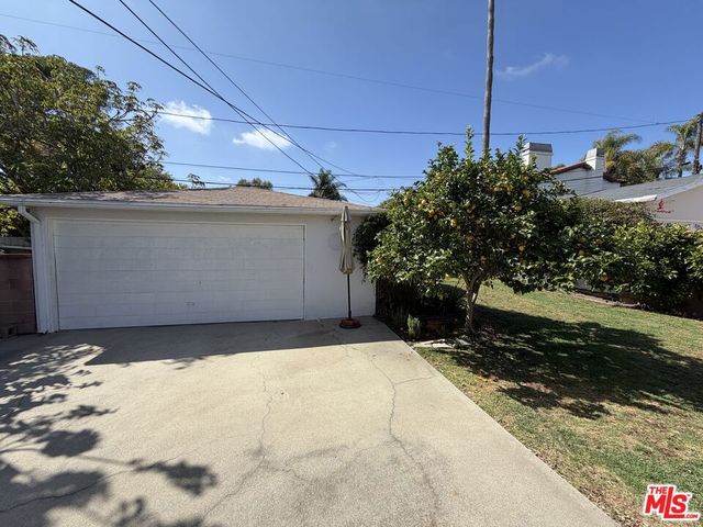12207 Palms Boulevard, Los Angeles, CA 90066