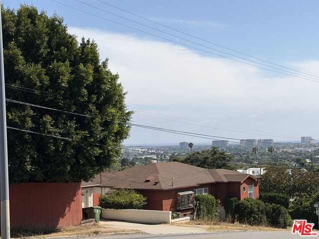12207 Palms Boulevard, Los Angeles, CA 90066