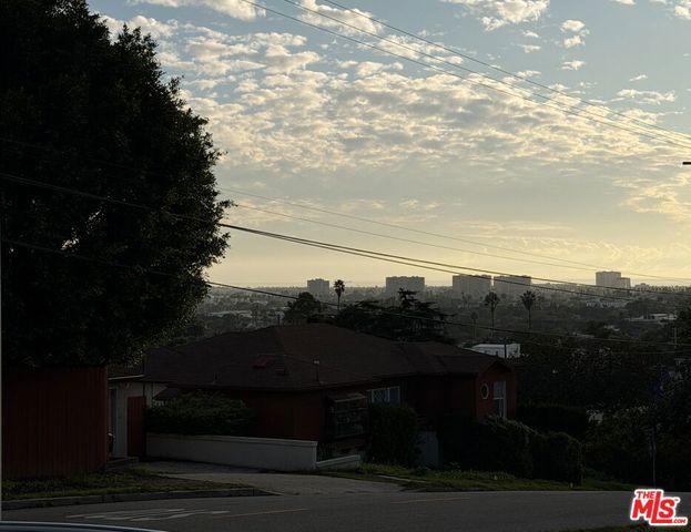 12207 Palms Boulevard, Los Angeles, CA 90066