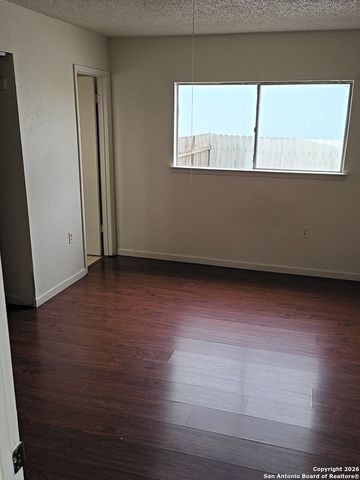 108 Green Meadows St, Converse, TX 78109