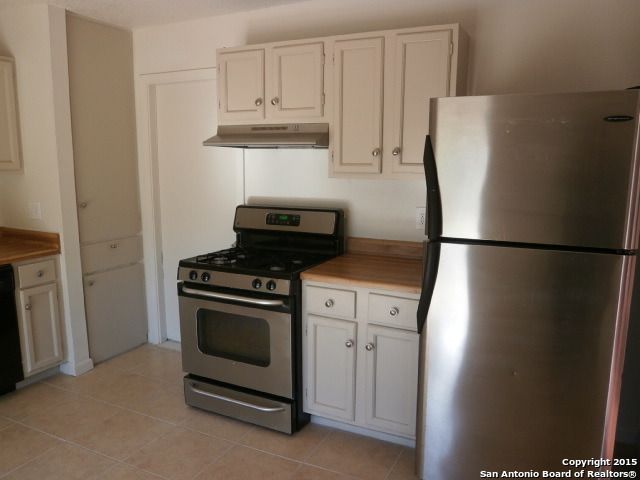 108 Green Meadows St, Converse, TX 78109