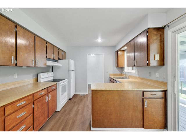 9430 Sw INEZ St, Portland, OR 97224