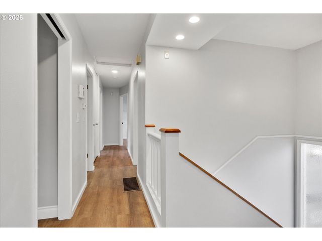 9430 Sw INEZ St, Portland, OR 97224