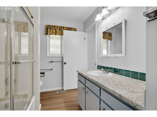 9430 Sw INEZ St, Portland, OR 97224