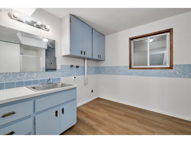 9430 Sw INEZ St, Portland, OR 97224