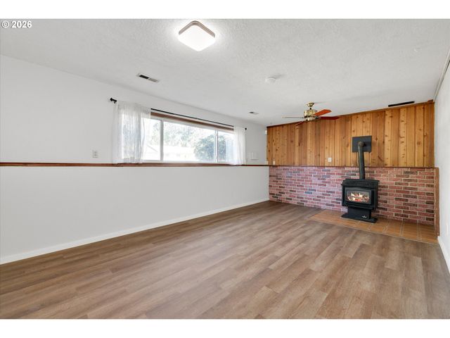 9430 Sw INEZ St, Portland, OR 97224