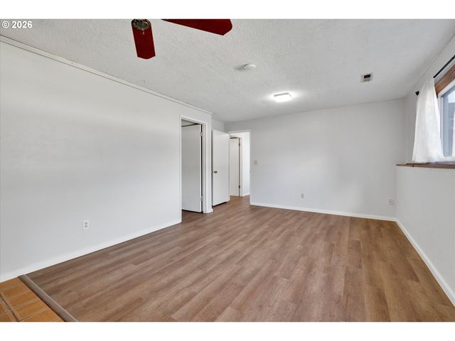 9430 Sw INEZ St, Portland, OR 97224