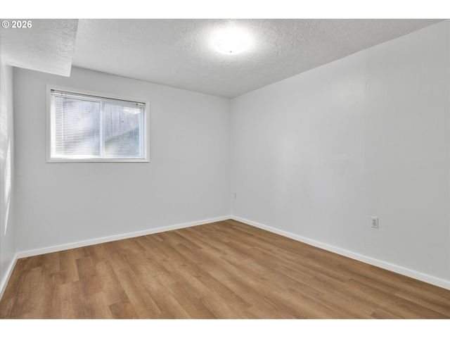 9430 Sw INEZ St, Portland, OR 97224