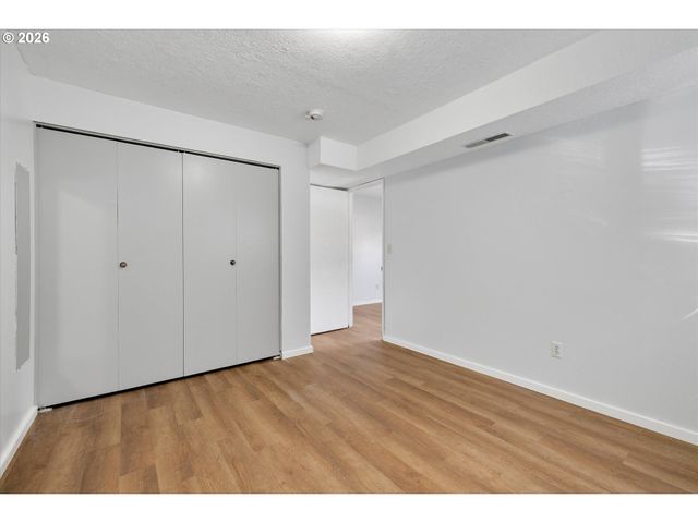 9430 Sw INEZ St, Portland, OR 97224