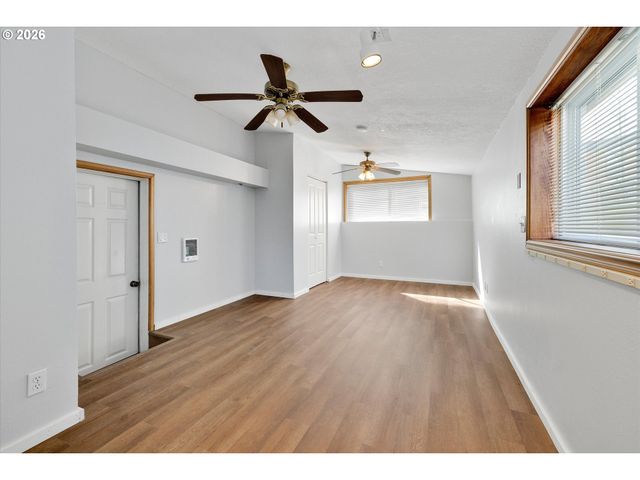 9430 Sw INEZ St, Portland, OR 97224